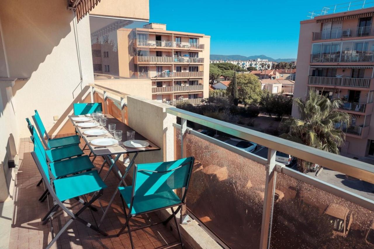 Chic Appart Du Port Fréjus מראה חיצוני תמונה